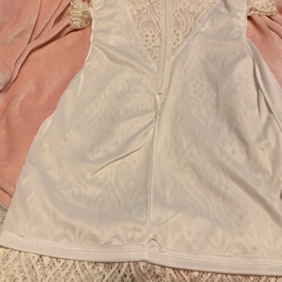 You are not alone ivory lace dress . Size small with built in slip 33’ long - Picture 7 of 9